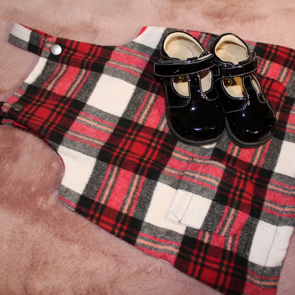 See Kai Run marry jane style black shiney shoes